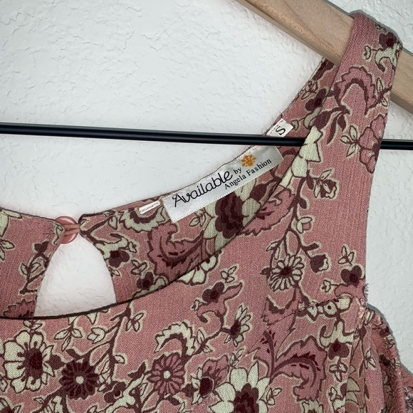 Perfect Cold Shoulder Top - Picture 2 of 3